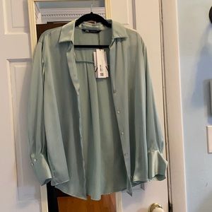 NWT - Silky button down shirt - GREEN